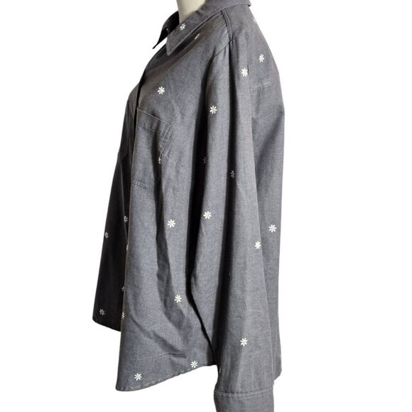 Torrid Gray Daisy Embroidered Button Down Shirt Plus Size - Picture 5 of 8